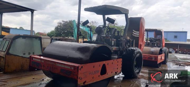 Soil compactors in the workshop